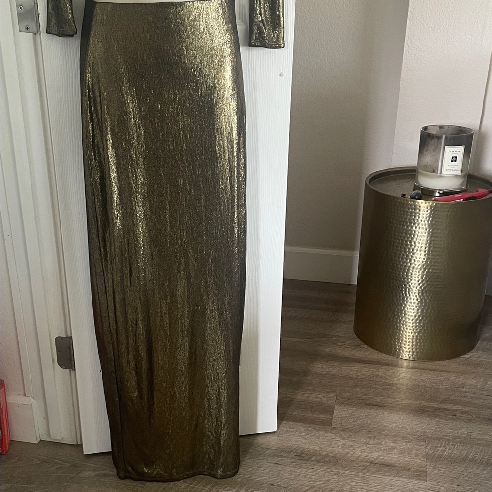 Camila Coelho Set. Elegant Metallic Off-Shoulder Top and Skirt #228 - Picture 9 of 16